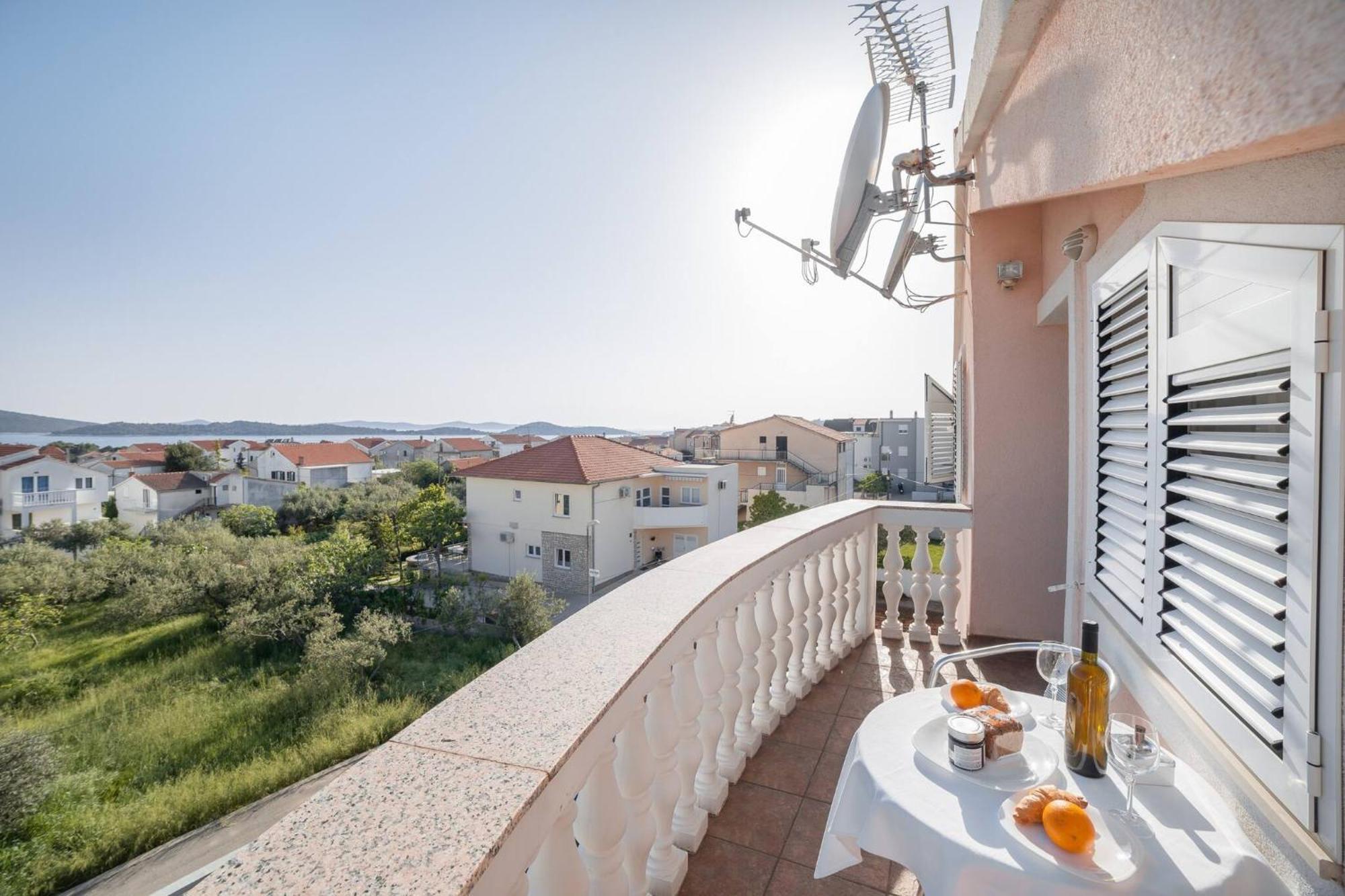 Nikol Apartment Vodice Luaran gambar